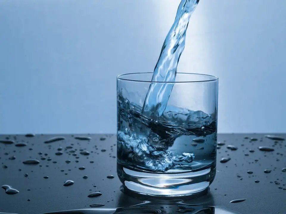 Wasser trinken? Wieviel Wasser am Tag? Die ultimative Anleitung zur richtigen Hydratation